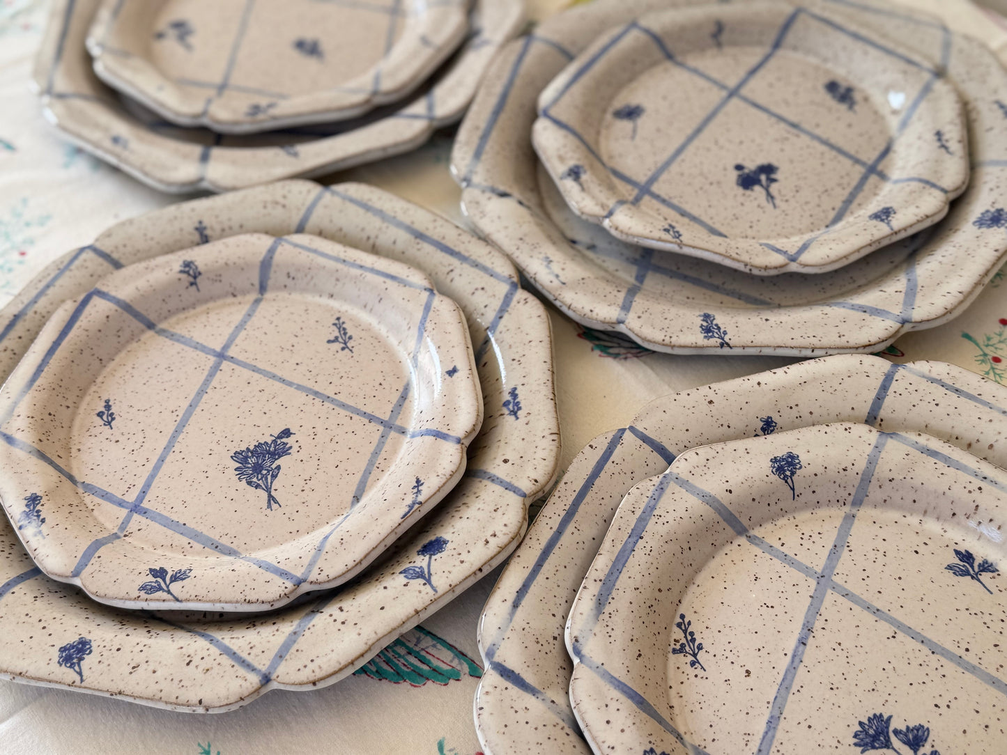 Floral Crosshatch Dinner Set