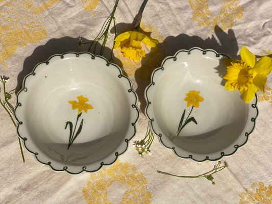 Scalloped Daffodil Bowl